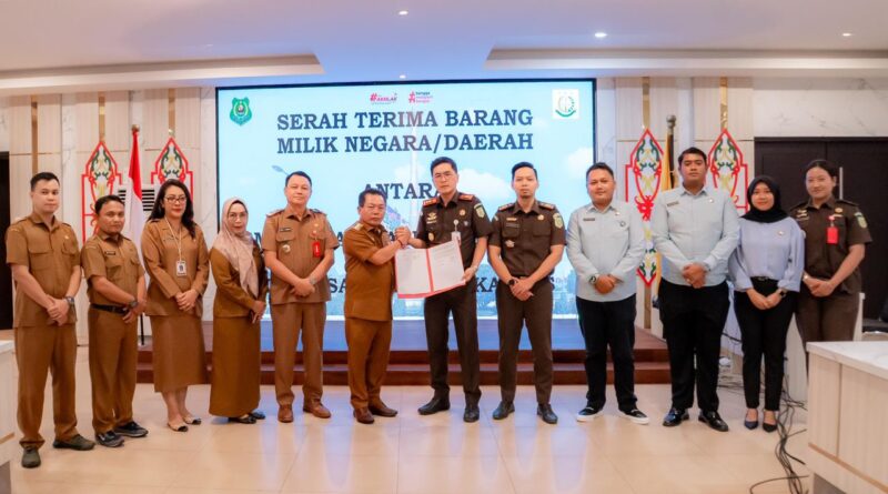 Bupati Kapuas Serah Terima Barang Milik Daerah dengan Kejaksaan Negeri Kapuas