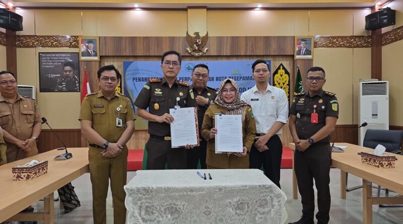 Penandatangan Perpanjangan Nota Kesepahaman / Kerjasama RSUD Kapuas dan Kejaksaan Negeri Kapuas Terkait Pendampingan Hukum dan Koordinasi Pembangunan