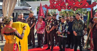 Bupati Kapuas HM Wiyatno bersama seluruh unsur Forum Koordinasi Pimpinan Daerah (Forkopimda) Kabupaten Kapuas mendampingi sekaligus menyambut langsung kunjungan kerja Kepala Kejaksaan Tinggi (Kajati) Kalimantan Tengah ke Kejaksaan Negeri Kapuas, Kamis (25/6).